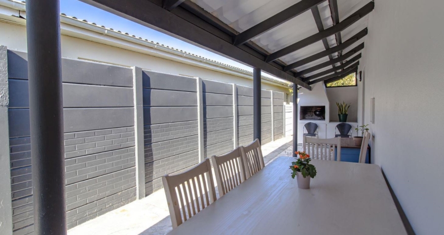 1 Bedroom Property for Sale in Sandbaai Western Cape